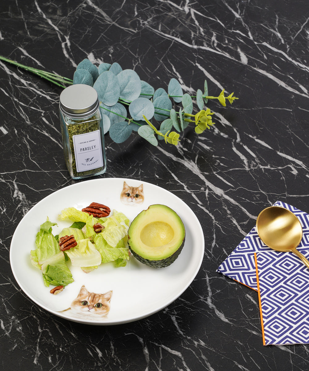 Pet Portrait Porcelain Side Print 8" Plate Set - British Shorthair(Golden) on table