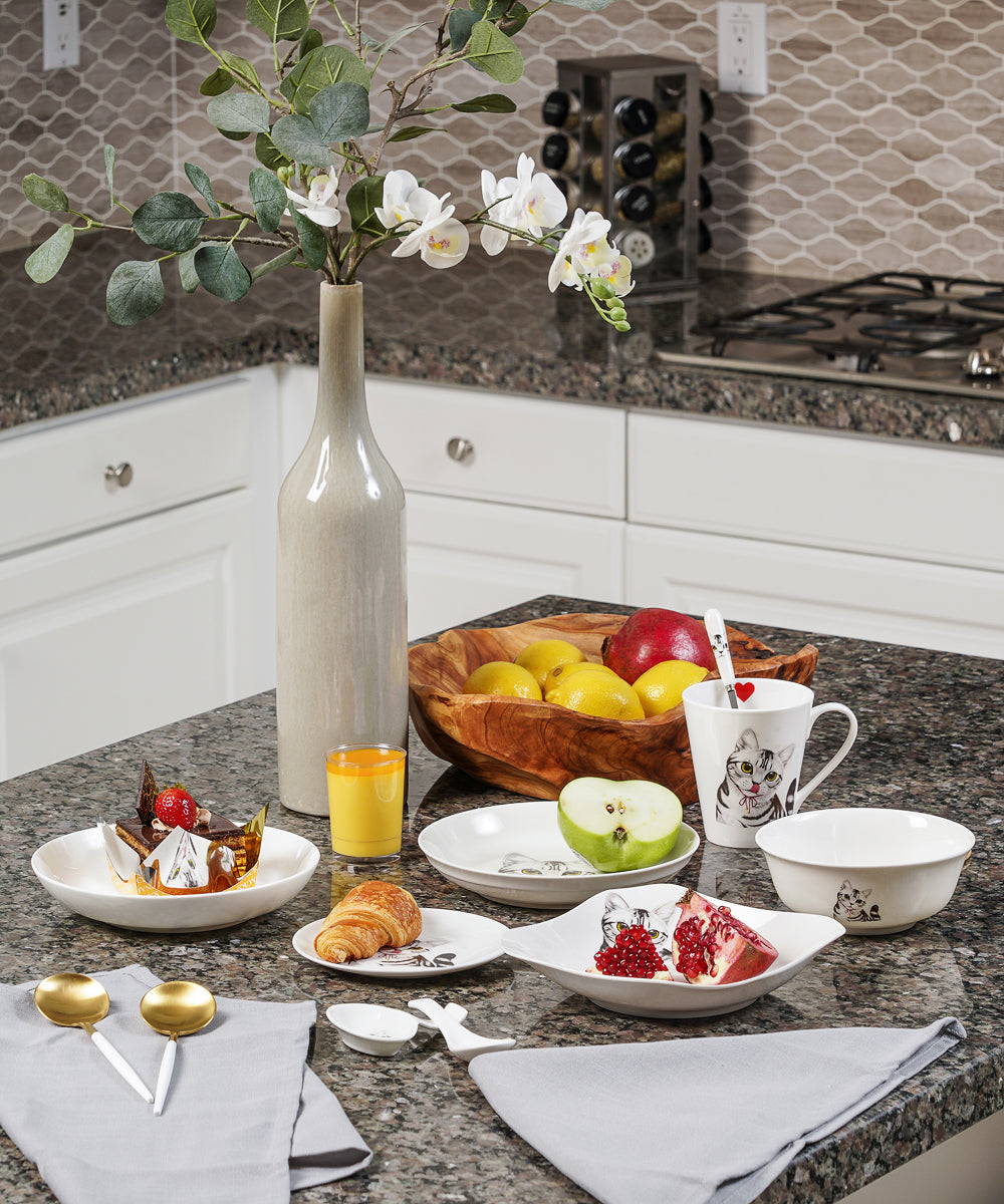 Pet Portrait Porcelain Dinnerware 11-Piece Set - American Shorthair